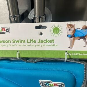 New dog life jacket size medium